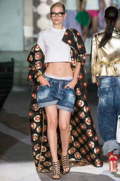 Look 32